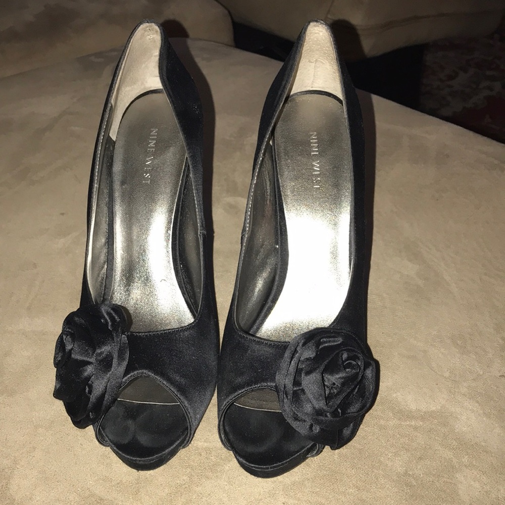 Black dress shoes